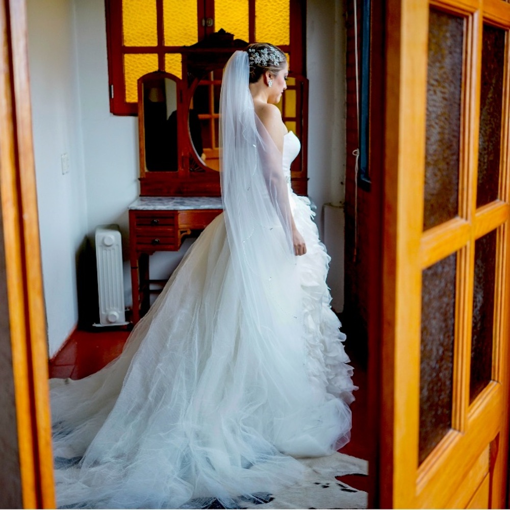 Vera Wang Wedding Dress - Joelle (Jeweled Belt included)